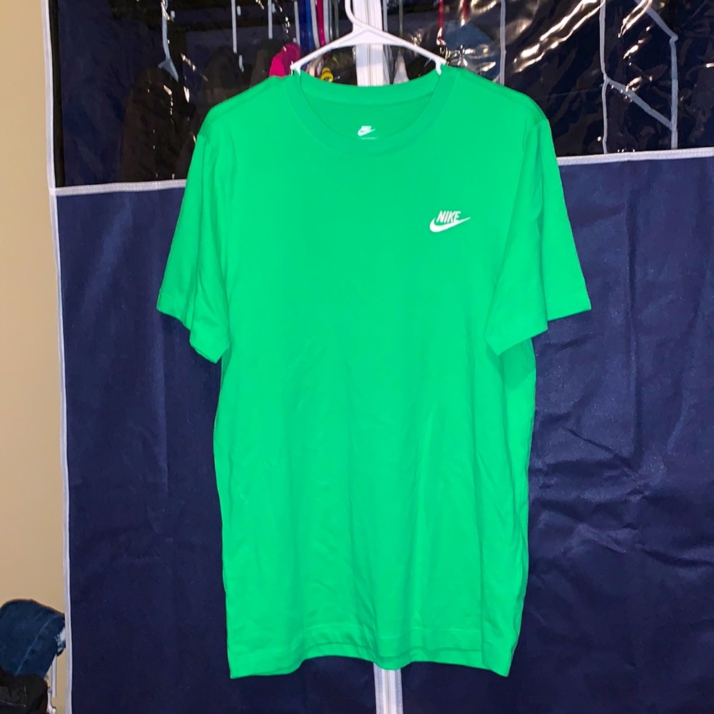The Nike Tee (green)